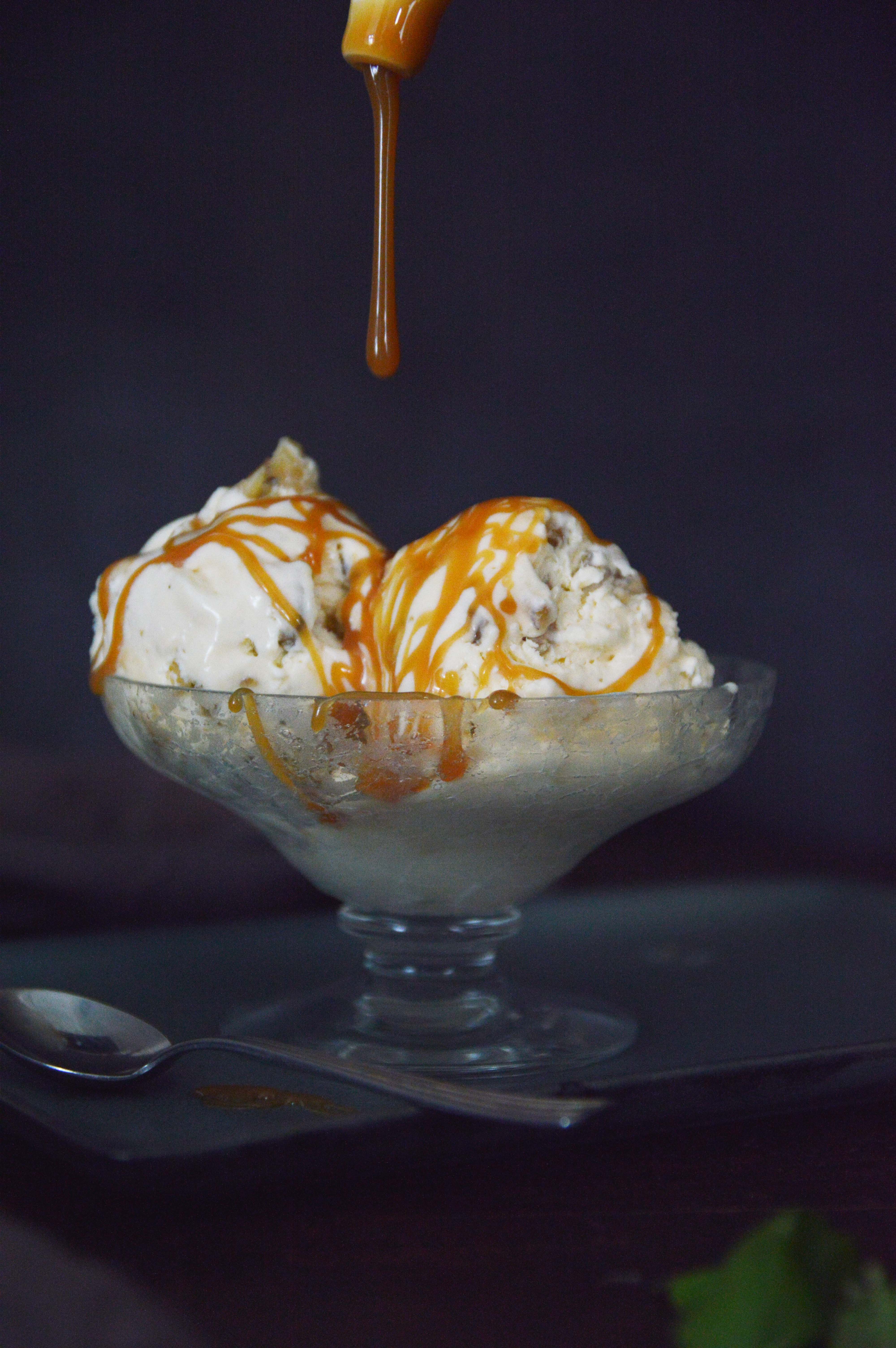 <orangeHeader>Caramel & Walnut Ice Cream</orangeHeader> <br><br>
													 Oh yes, time for the sweet one. HOMEMADE ICE CREAM, never tell me we are only focused on weekday dinners okay?
													 	So ice cream is actually really easy, we add condensed milk for extra fluffiness which makes this recipe
													 	really good to use even if you don't have an ice cream machine.
													 			<br><br>
													 			 Can we also just appreciate this pic for a second, that's a yoga mat as the background +1 point for creativity.
													 		 <br><br>
													 		 <b>As always full recipe in the app, but I feel like sharing today so here is basically the whole thing:</b>
													 		 <br><br>
													 		 <b>1.</b> Whip 5 dl cream with 0.5 dl sugar and 2 tsp vanilla powder.
													 		 <br>
													 		 <b>2.</b> Mix in 2 dl condensed milk (this is the magic), 1 msk caramel sauce and chopped walnuts
													 		 <br>
													 		 <b>3.</b> Freeze for at least 4 hours or just run in an ice cream machine for 30 minutes
													 